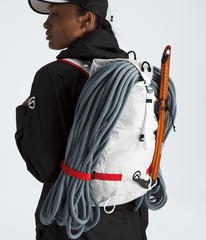Summit Series Verto 18 Backpack / The North Face