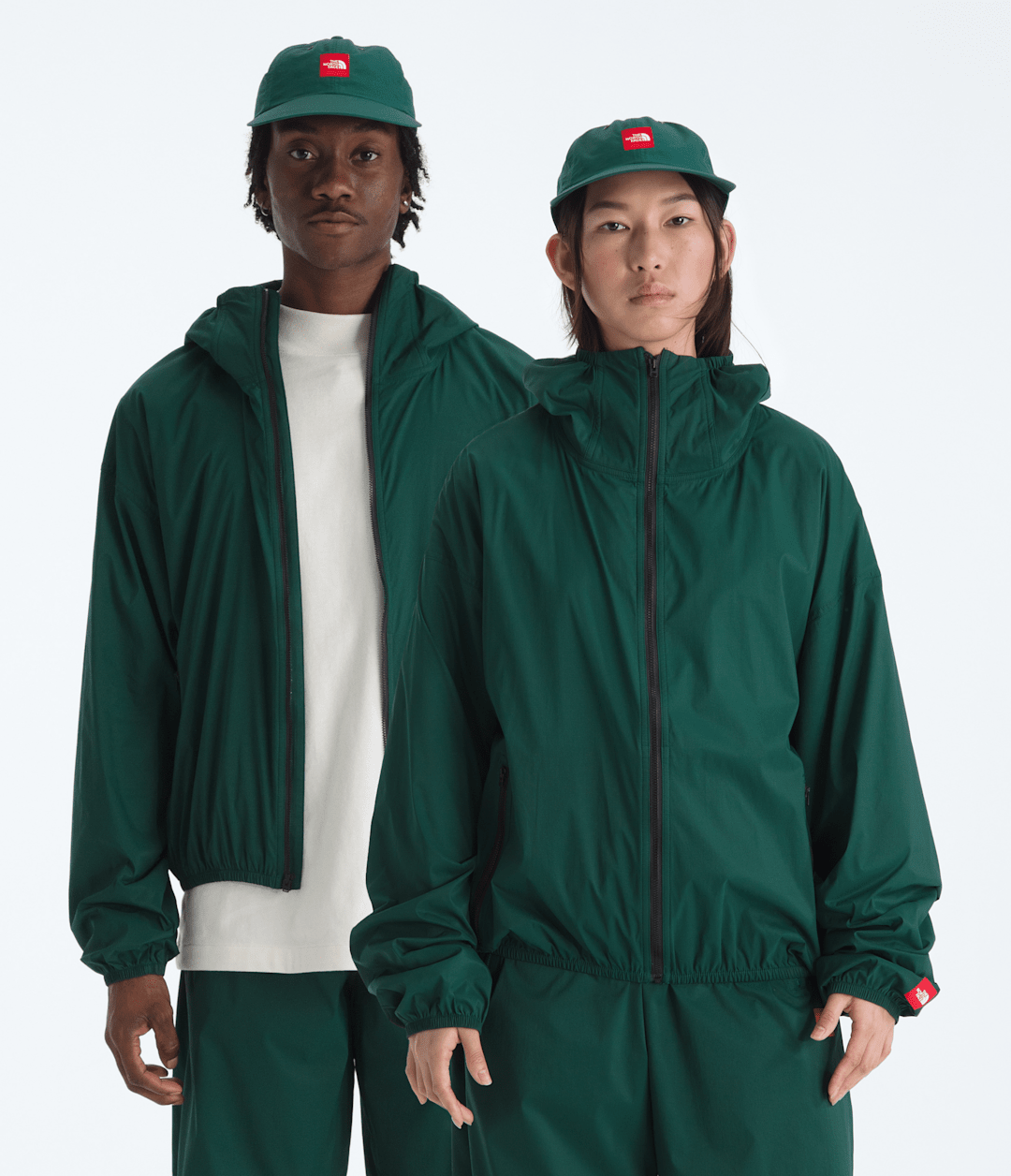 Men’s TNF™ Red Box Packable Hooded Wind Jacket / The North Face
