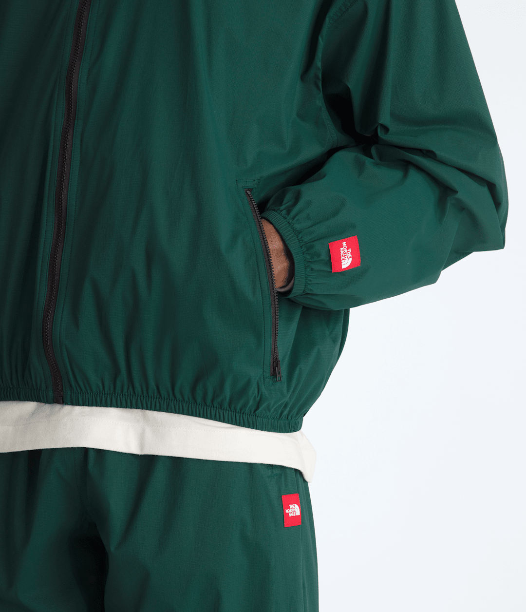 Men’s TNF™ Red Box Packable Hooded Wind Jacket / The North Face