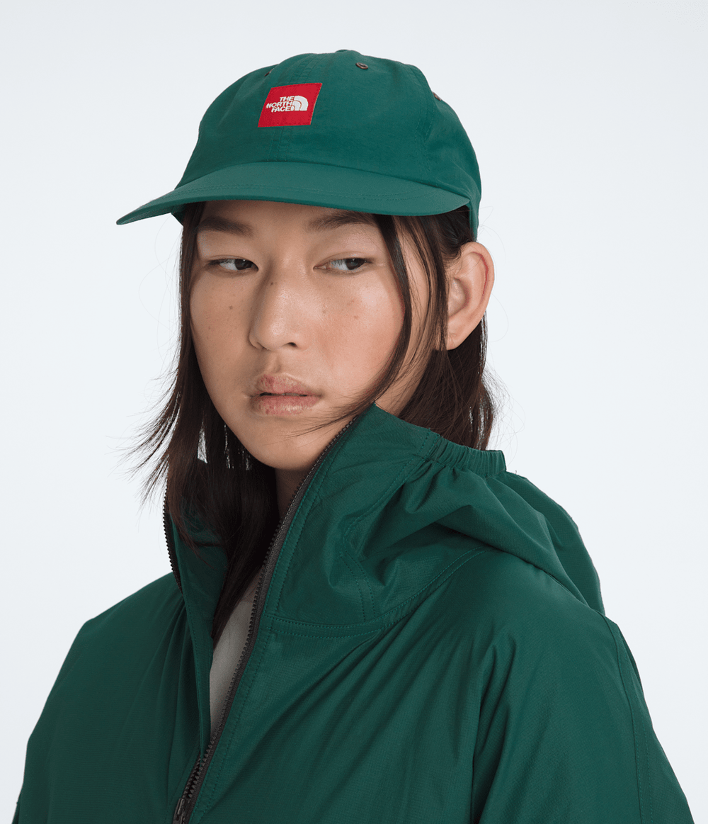 Men’s TNF™ Red Box Packable Hooded Wind Jacket / The North Face