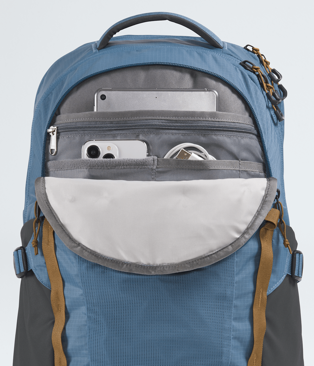 Recon Backpack / The North Face
