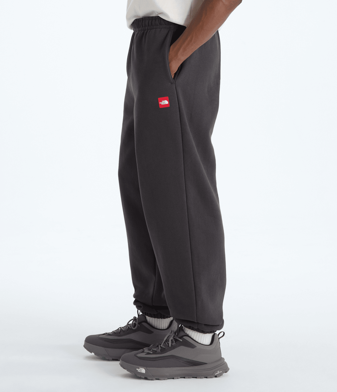 Men’s TNF™ Red Box Sweatpants / The North Face