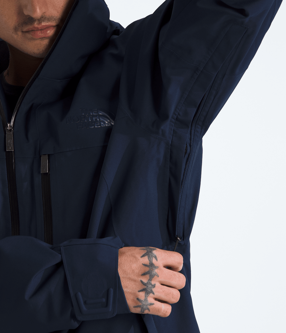 Men’s Chakal Jacket / The North Face