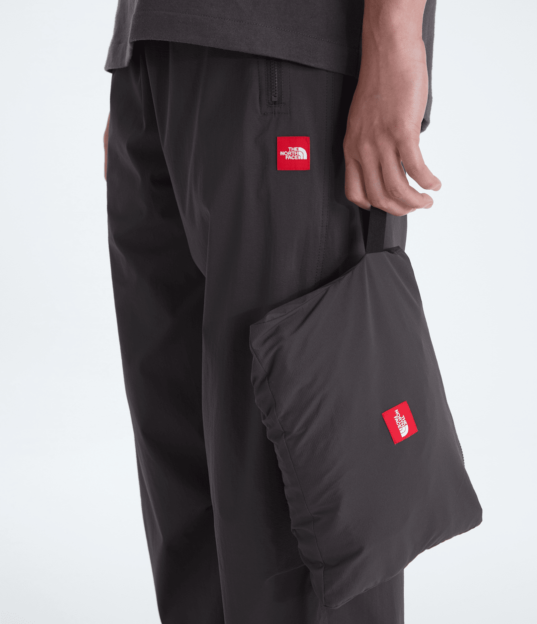 Men’s TNF™ Red Box Packable Hooded Wind Jacket / The North Face