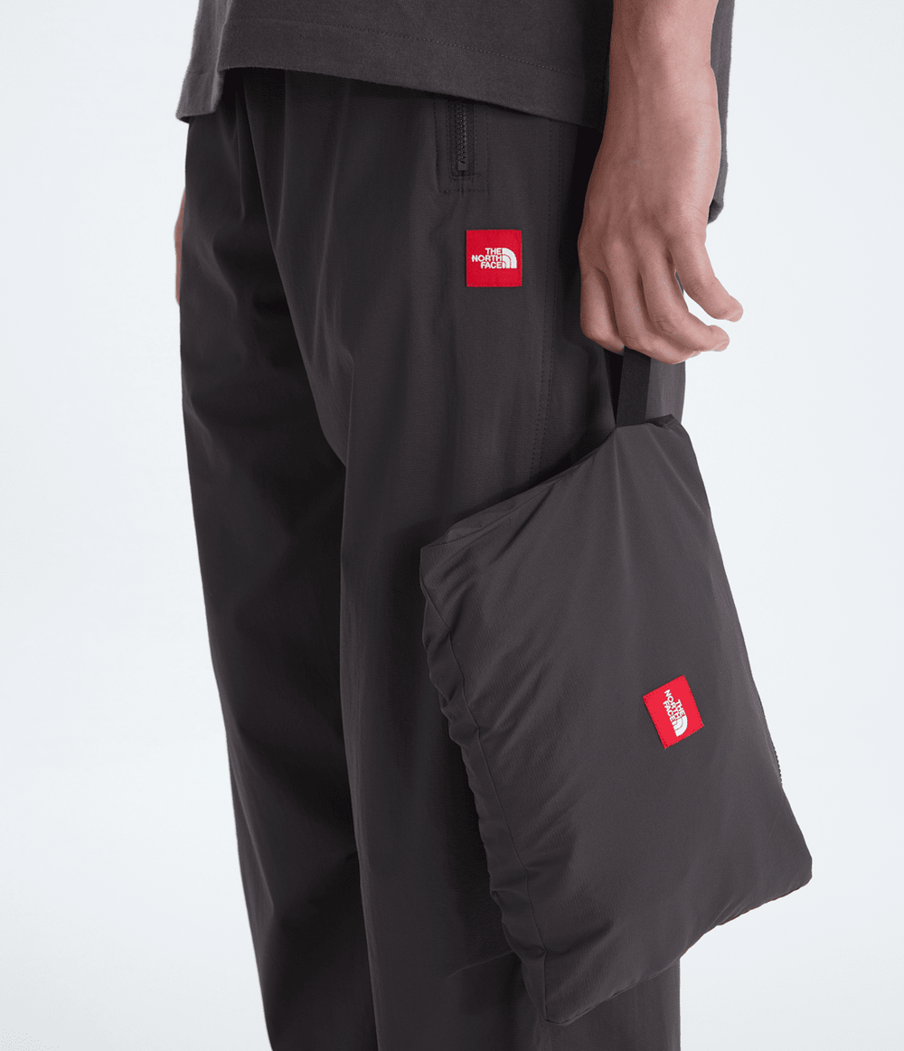 Men’s TNF™ Red Box Packable Hooded Wind Jacket / The North Face