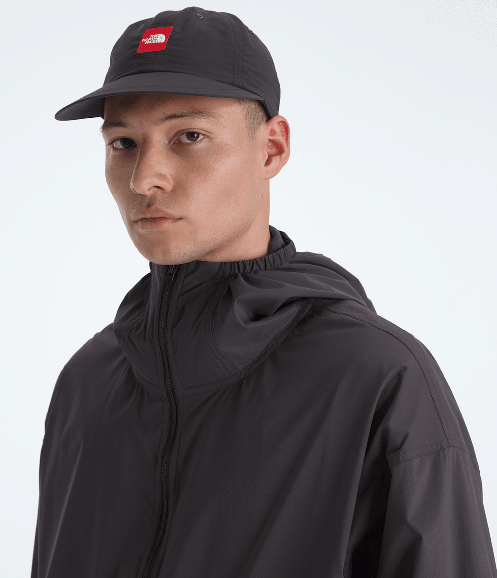 Men’s TNF™ Red Box Packable Hooded Wind Jacket / The North Face