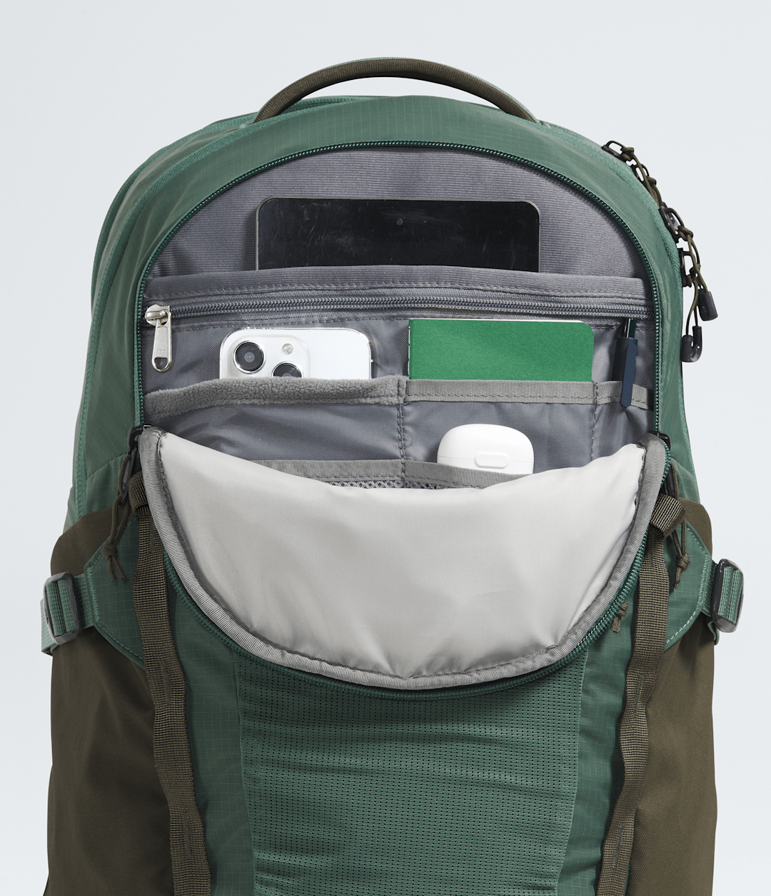 Recon Backpack / The North Face