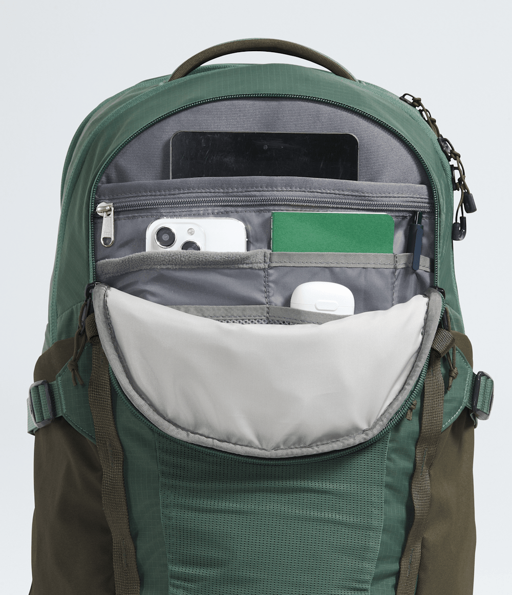 Recon Backpack / The North Face
