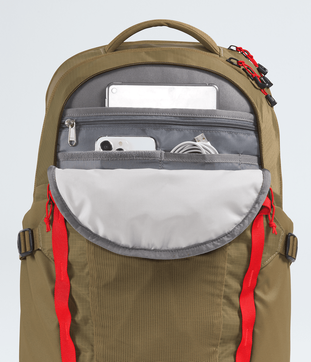 Recon Backpack / The North Face